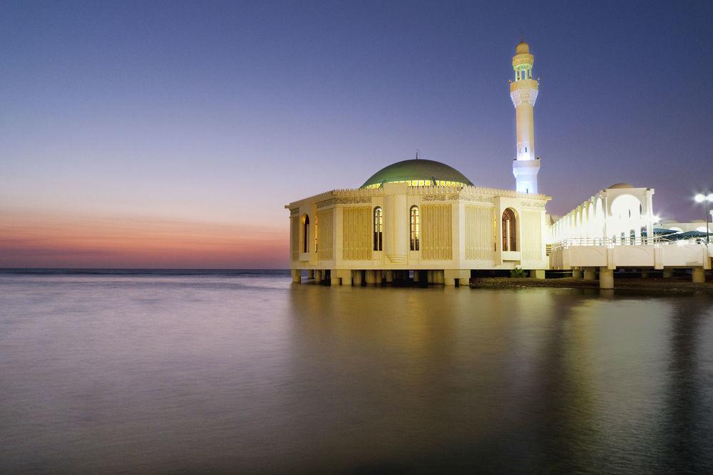 Sheraton Jeddah Hotel - Saudi Brothers Commercial Company Branch Екстер'єр фото The mosque at night