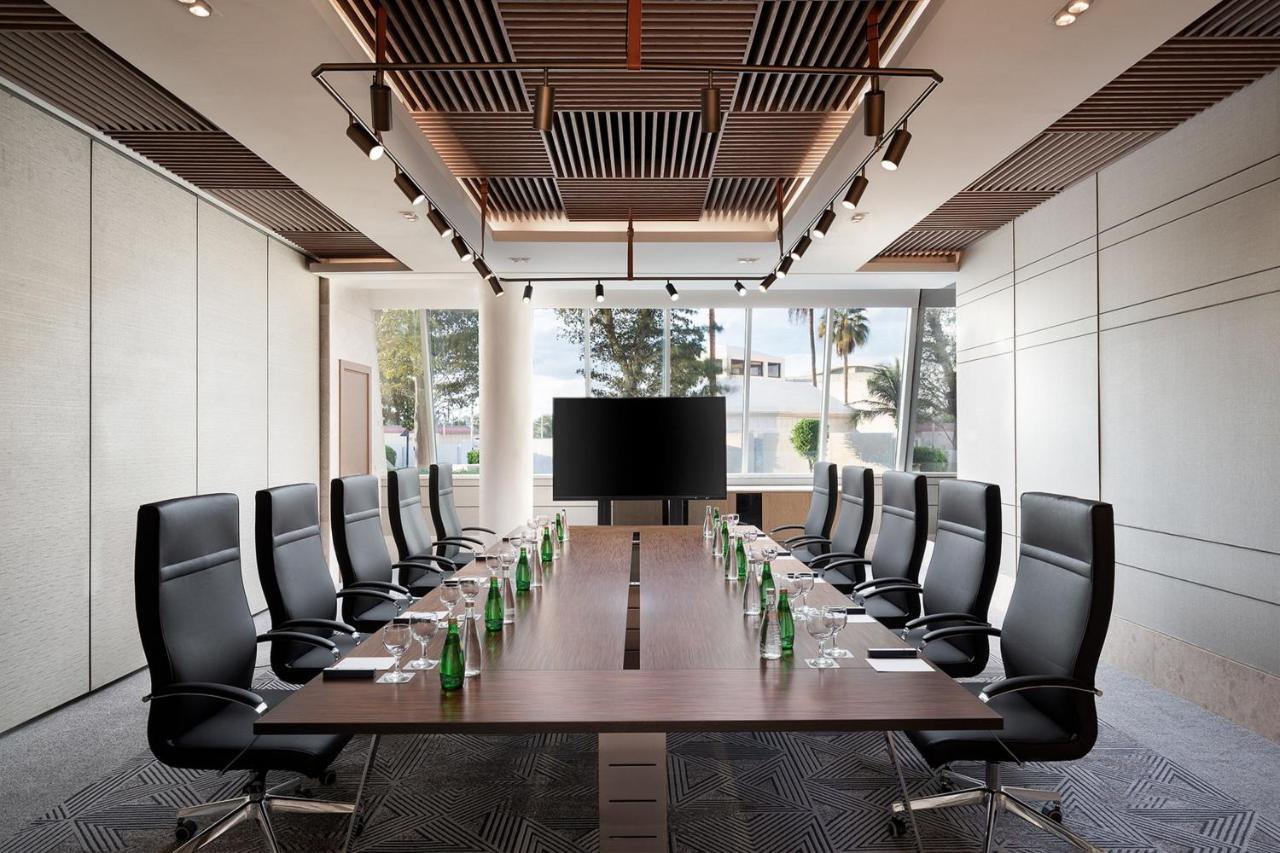 Sheraton Jeddah Hotel - Saudi Brothers Commercial Company Branch Екстер'єр фото Boardroom at the InterContinental Hotel, London, The O2