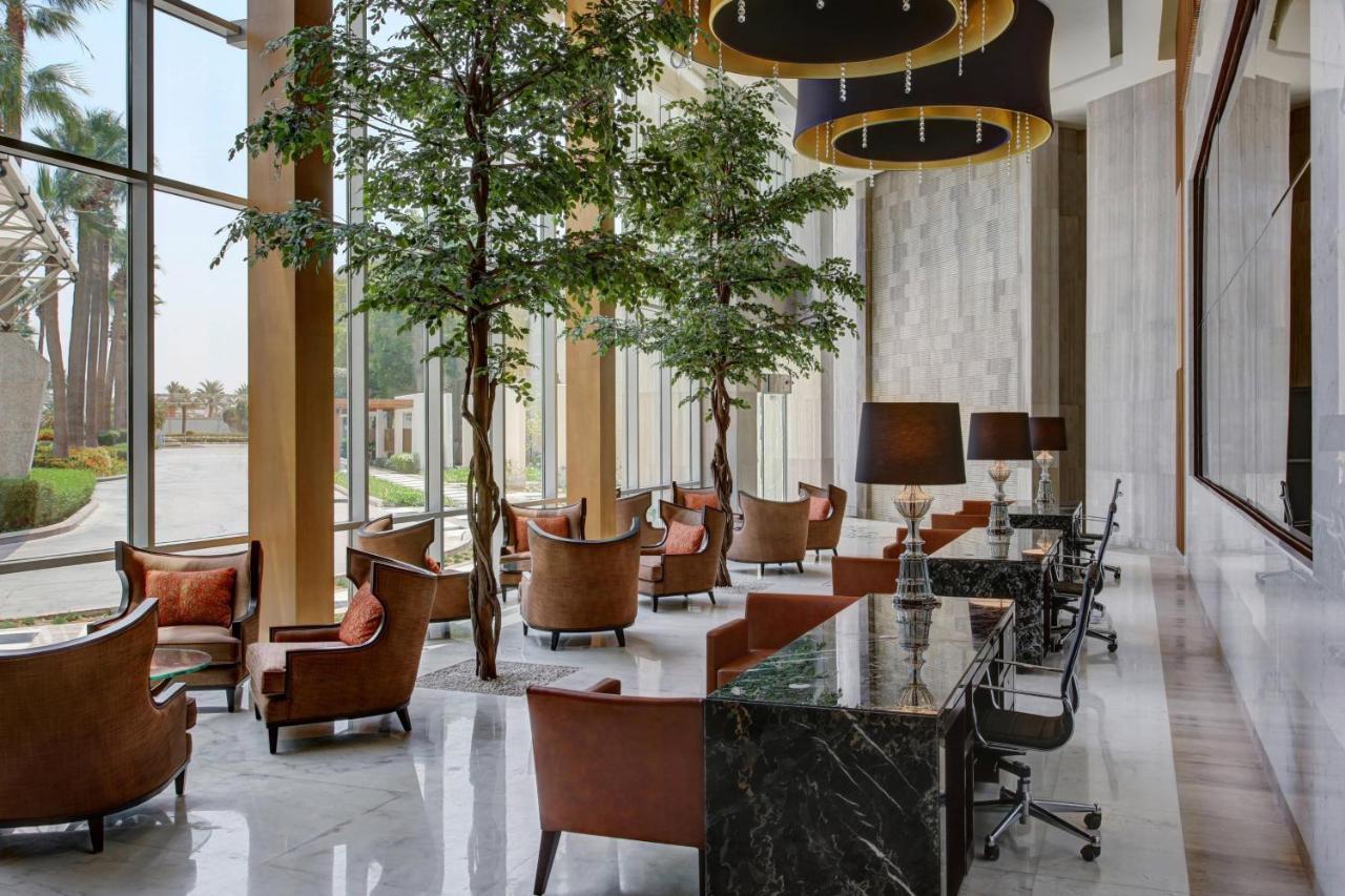 Sheraton Jeddah Hotel - Saudi Brothers Commercial Company Branch Екстер'єр фото The lobby of the hotel