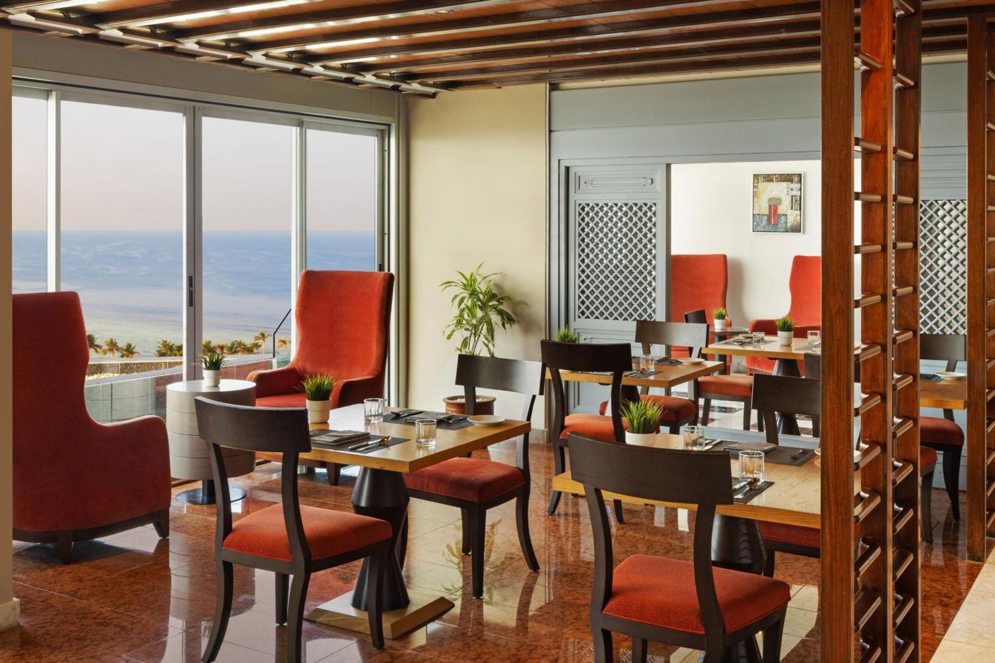 Sheraton Jeddah Hotel - Saudi Brothers Commercial Company Branch Екстер'єр фото The restaurant