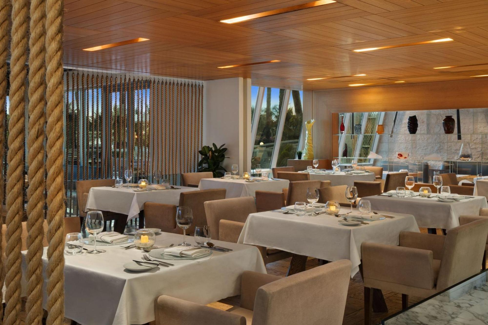 Sheraton Jeddah Hotel - Saudi Brothers Commercial Company Branch Екстер'єр фото The interior of the restaurant
