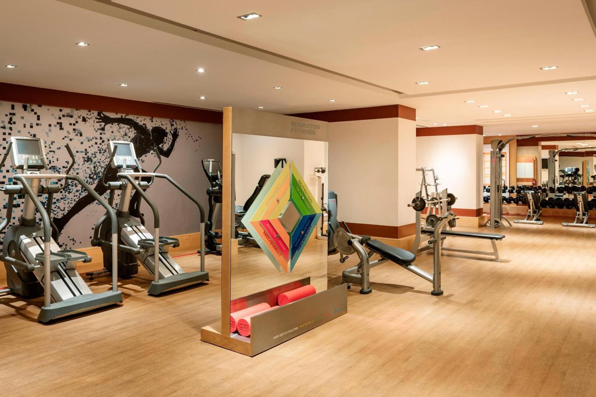 Sheraton Jeddah Hotel - Saudi Brothers Commercial Company Branch Екстер'єр фото The gym at the hotel