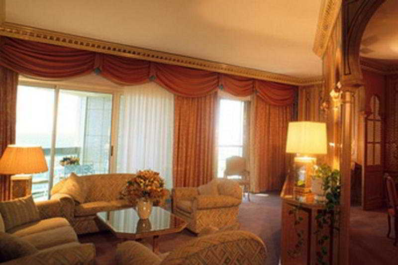 Sheraton Jeddah Hotel - Saudi Brothers Commercial Company Branch Екстер'єр фото A suite at the Grand Hotel